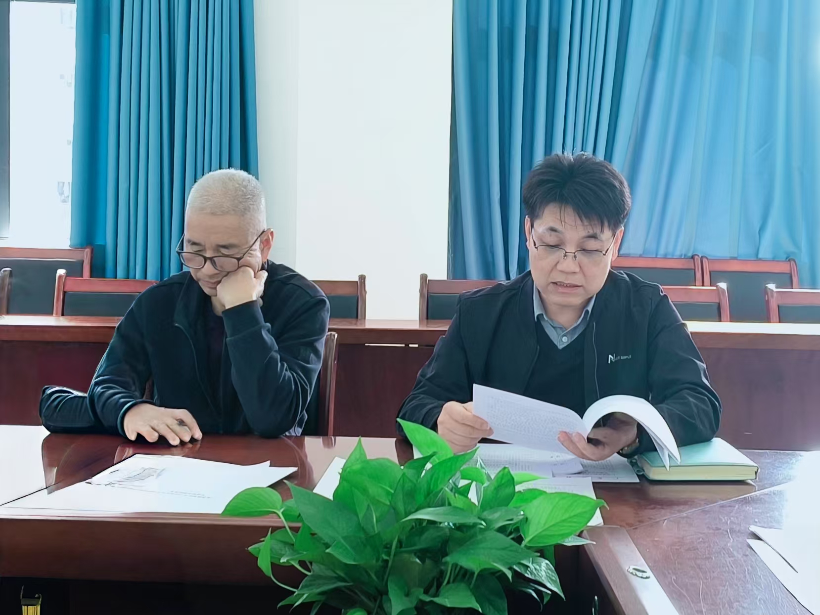 图3 王坚雄副校长解读年检工作.jpg 图3 王坚雄副校长解读年检工作.jpg