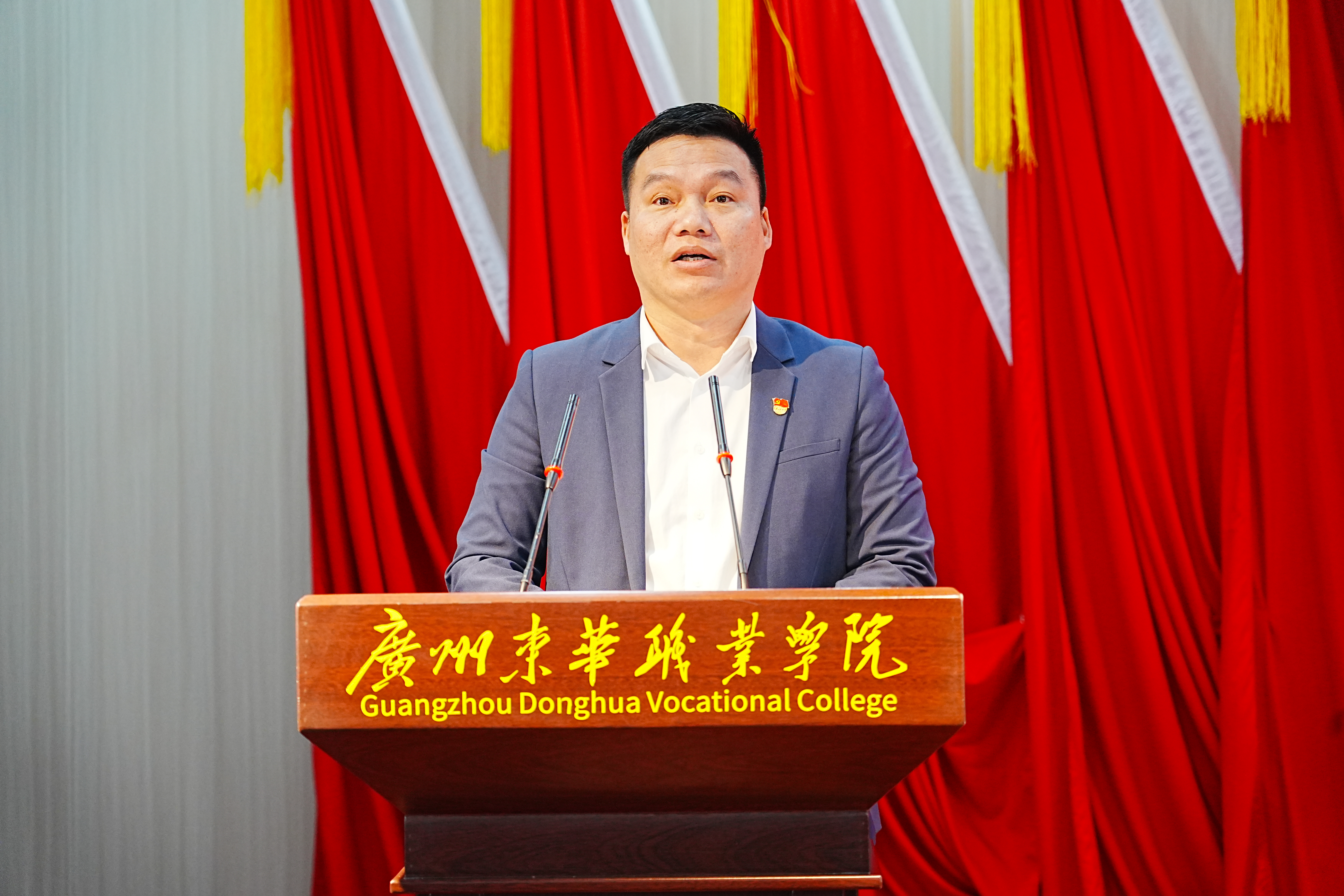 党员大会-3.jpg 党员大会-3.jpg